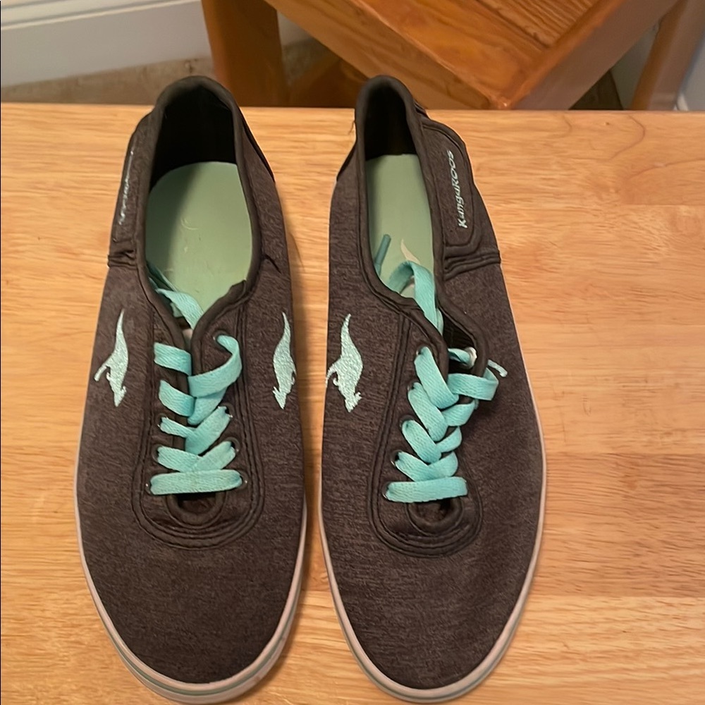 kangaROOS Blue and Gray Sneakers with Sleek Design
